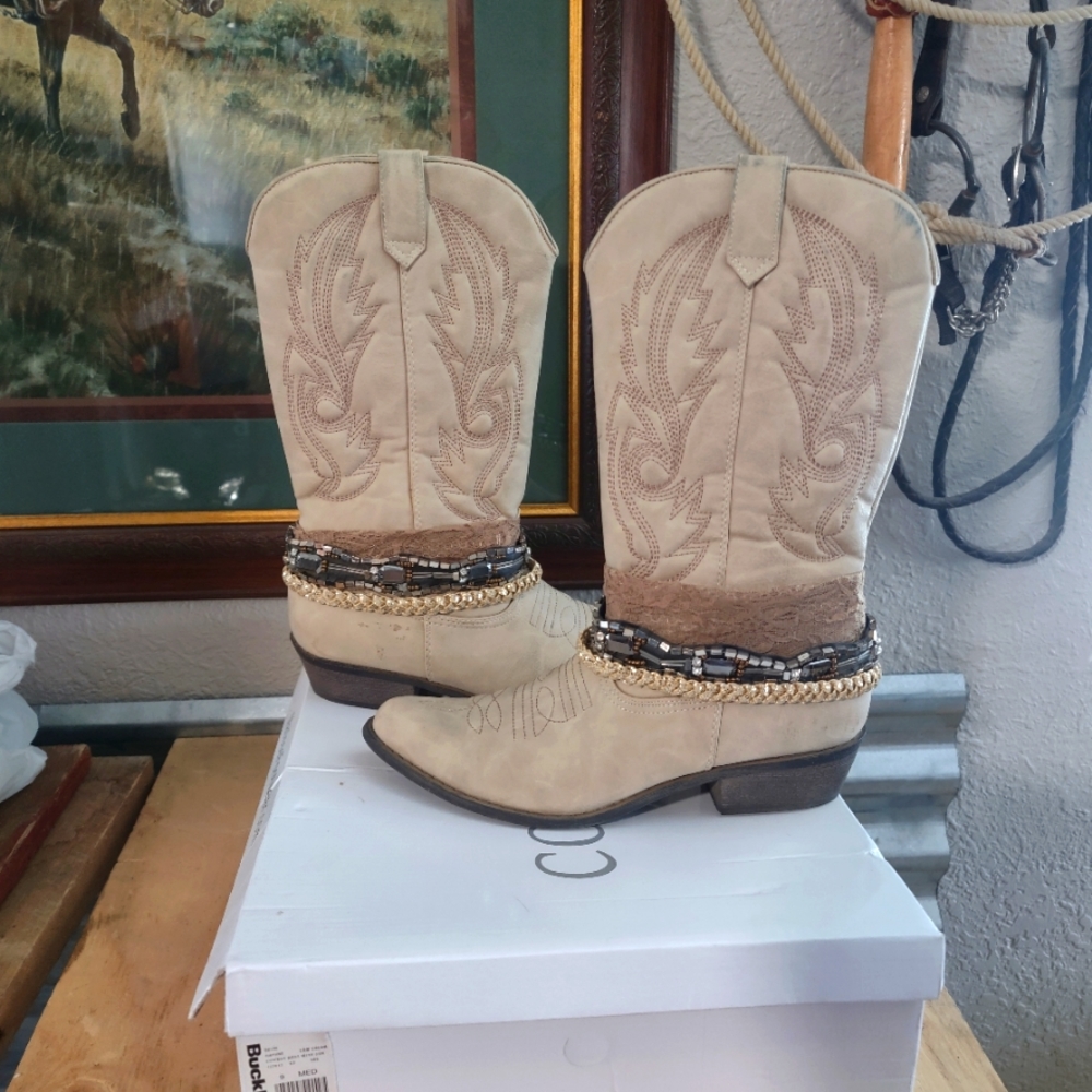 Coconuts boot's